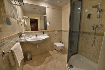 Hotel Ramada Prague City Centre**** - dvoulůžkový pokoj - koupelna