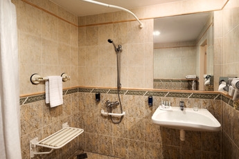 Hotel Ramada Prague City Centre**** - безбарьерная ванная комната